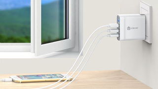 iClever BoostCube+ 40W con cuatro puertos de carga USB | $15 | Amazon | CĂłdigo promocional ICICWC40